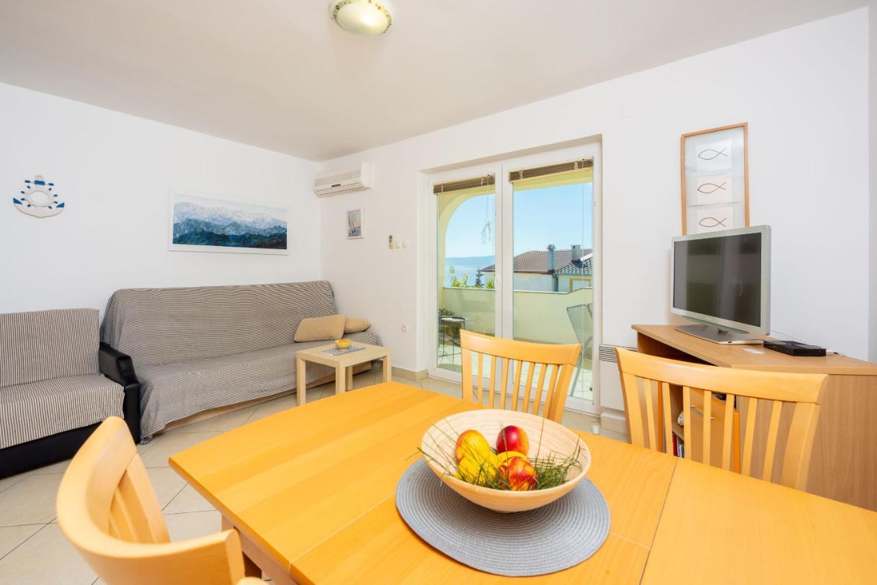 Apartments Petak Dramalj Eksteriør billede